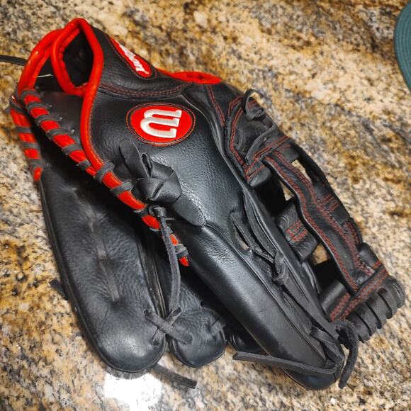 Wilson Black and Red Baseball Glove Model A950 Size 14" Model AD6RB16B514 - Picture 12 of 14